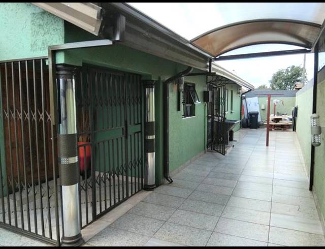 3 BEDROOM HOUSE FOR SALE IN PROTEA GLEN
